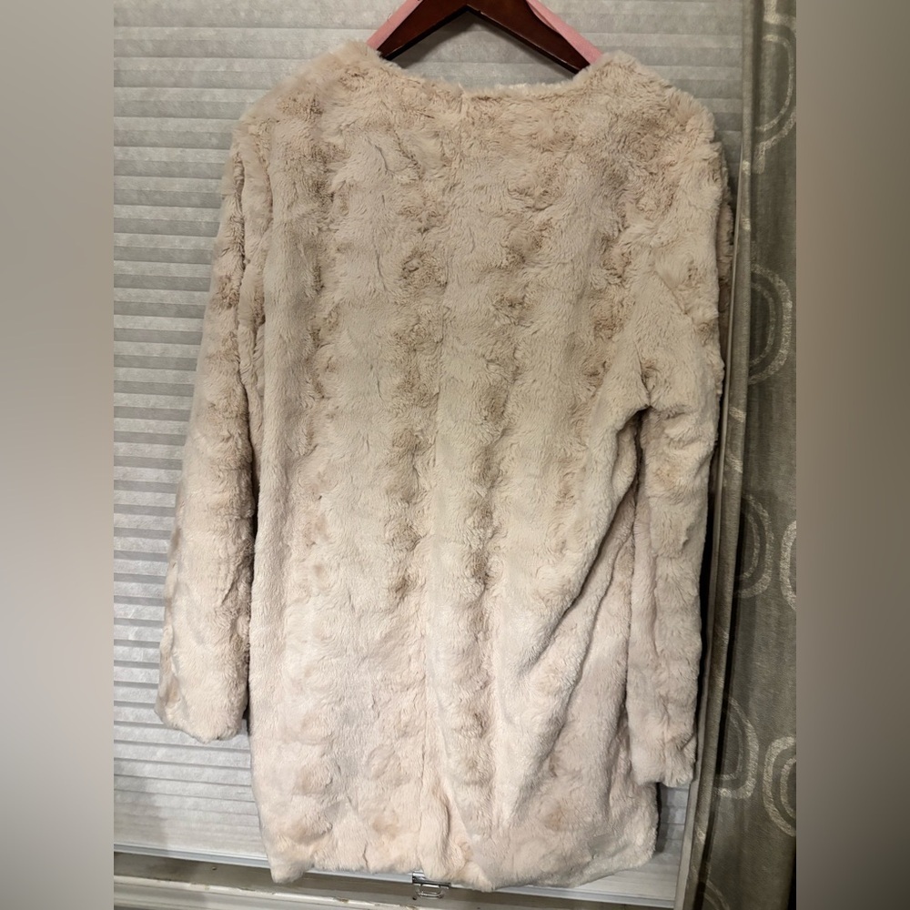 MINKPINK Cream Faux Fur Jacket - Picture 4 of 4